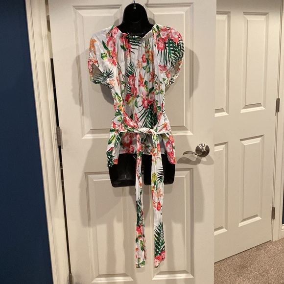 Medium NY & C floral blouse with back tie - NWT - Picture 2 of 5